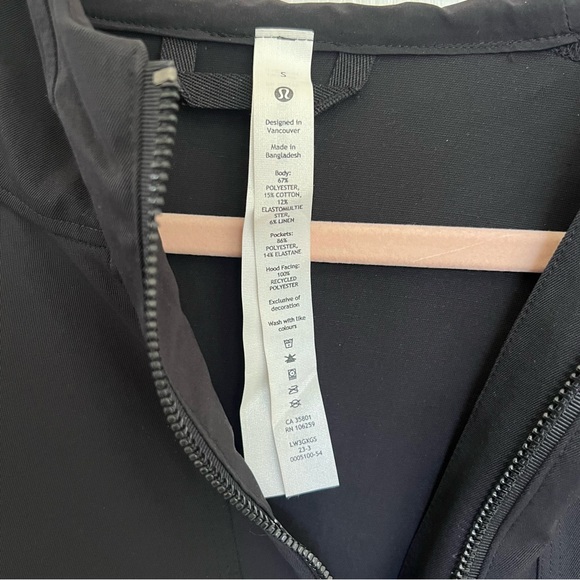 Lululemon water-repellent hooded Anorak - Picture 5 of 5
